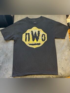 nWo Championship Belt Graphic Tee - Black & Gold size M